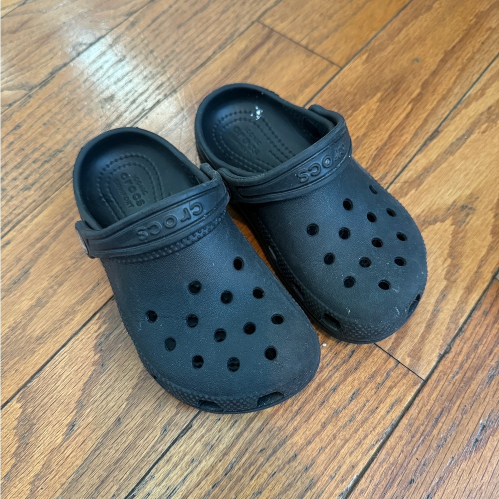 Black Crocs